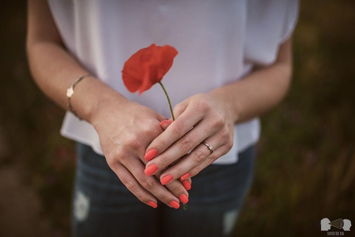 fotógrafos-bodas-lleida-barcelona-preboda-rural-amapolas-roselles-01