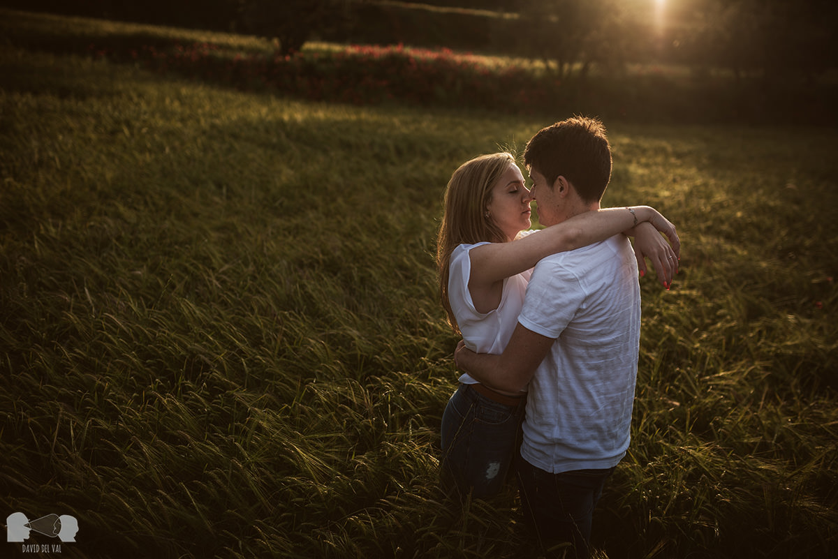 fotógrafos-bodas-lleida-barcelona-preboda-rural-amapolas-roselles-04