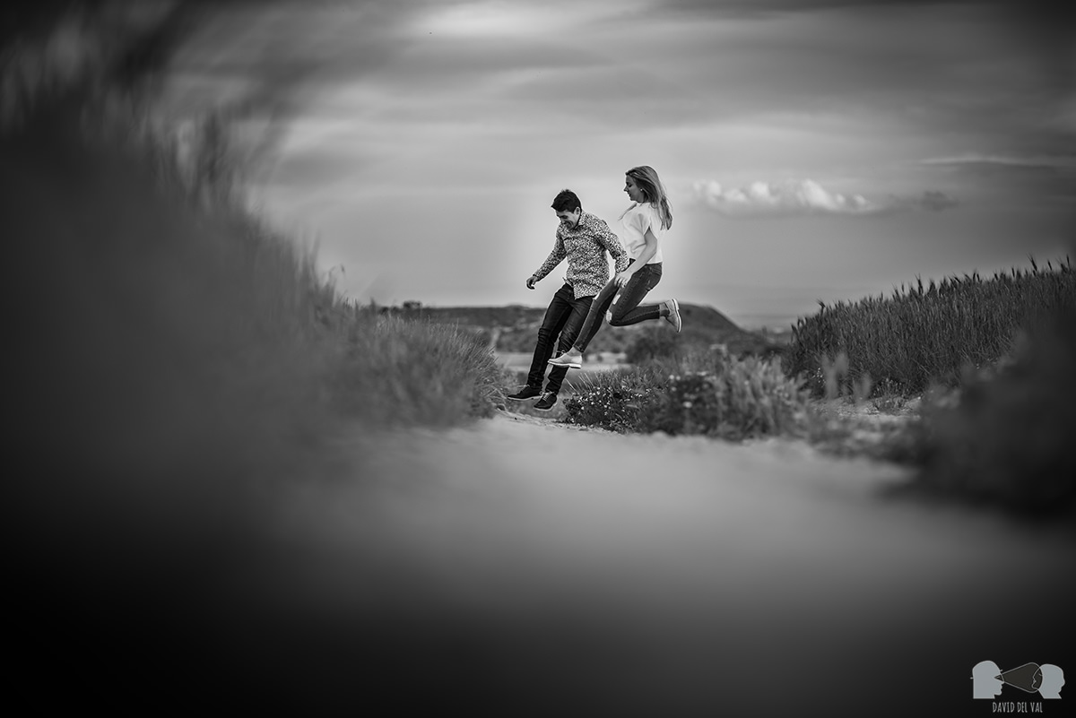 fotógrafos-bodas-lleida-barcelona-preboda-rural-amapolas-roselles-04