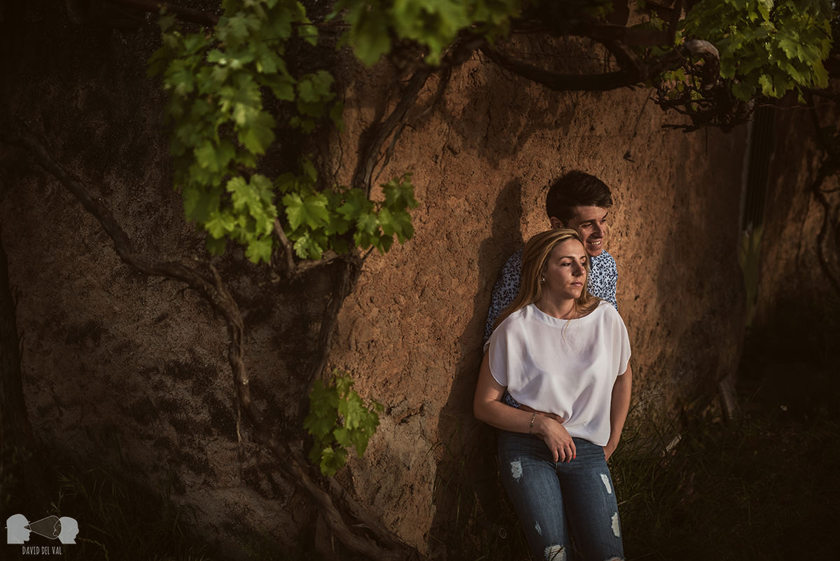 fotógrafos-bodas-lleida-barcelona-preboda-rural-amapolas-roselles-02