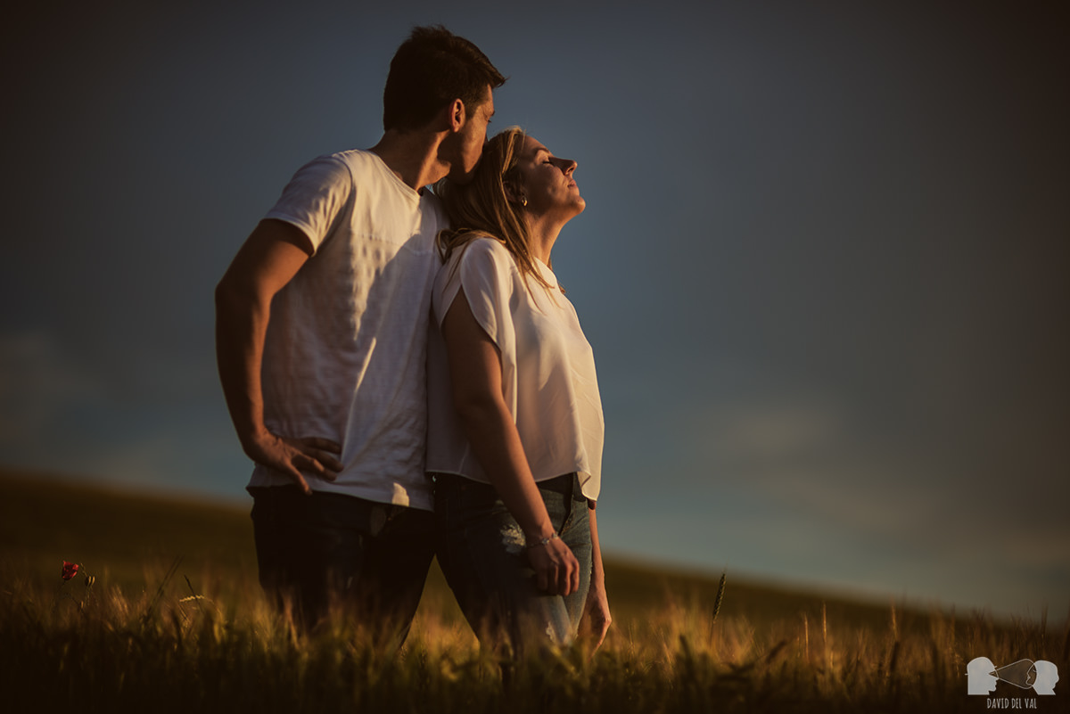 fotógrafos-bodas-lleida-barcelona-preboda-rural-amapolas-roselles-09
