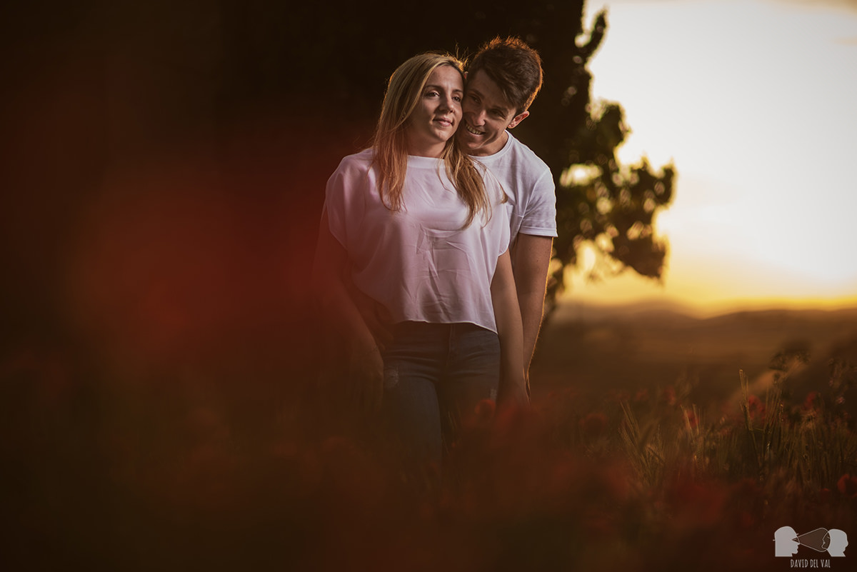 fotógrafos-bodas-lleida-barcelona-preboda-rural-amapolas-roselles-10