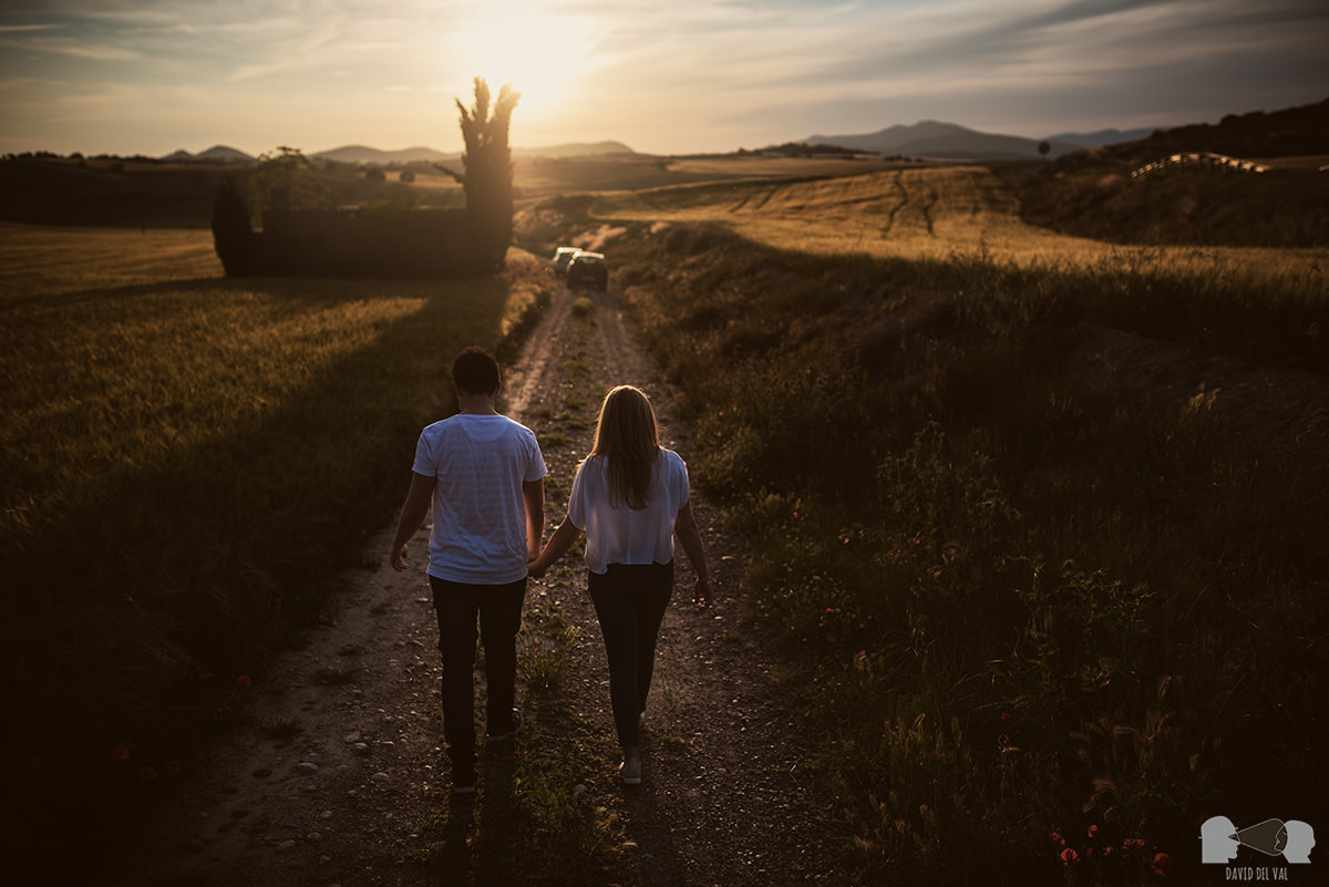 fotógrafos-bodas-lleida-barcelona-preboda-rural-amapolas-roselles-11