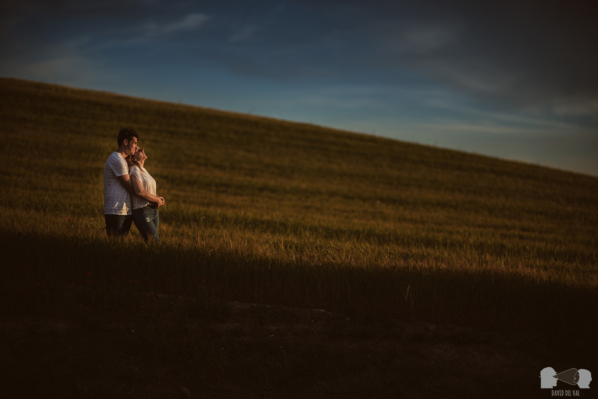fotógrafos-bodas-lleida-barcelona-preboda-rural-amapolas-roselles-08